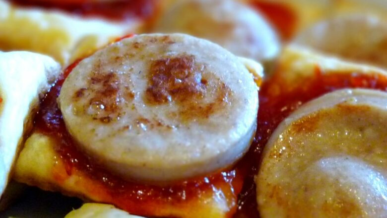 feuilletes de boudin blanc sur lit de confiture de piment petricorena