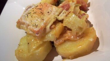 gratin de pommes de terre et poireaux a la ventreche basque petricorena et cocagne