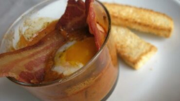 oeuf cocotte a la sauce basque sakari et son croustillant de ventreche