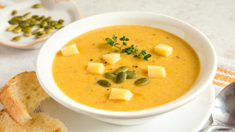 soupe au potiron et a la tommette pur brebis basque de chez petricorena