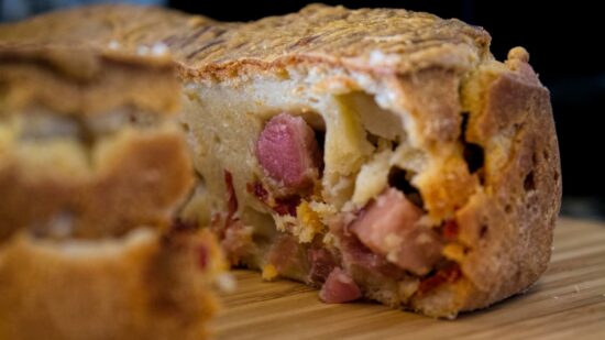 cake au jambon de bayonne et au confit doignon laurent petricorena