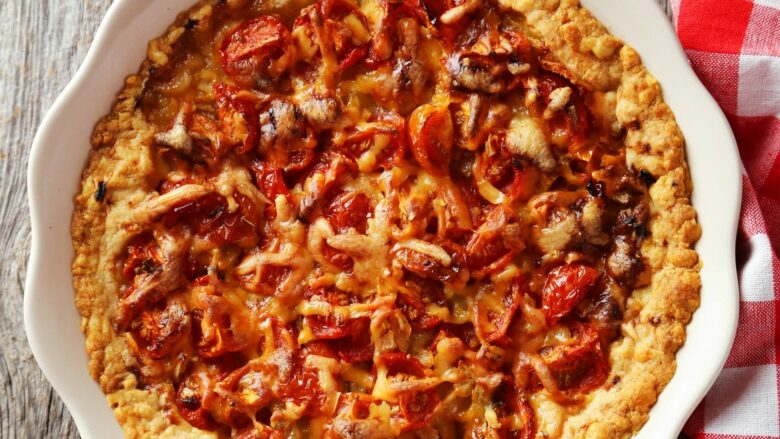 tarte au thon et confit doignon au vin dirouleguy et piment despelette sakari
