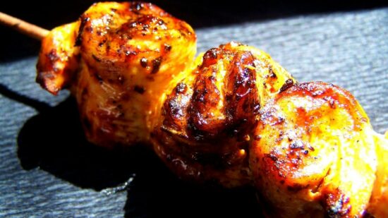 brochettes de poulet sauce sakari a la plancha