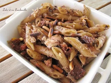 Pâtes au thon tomates séchées et olivade noire au piment despelette