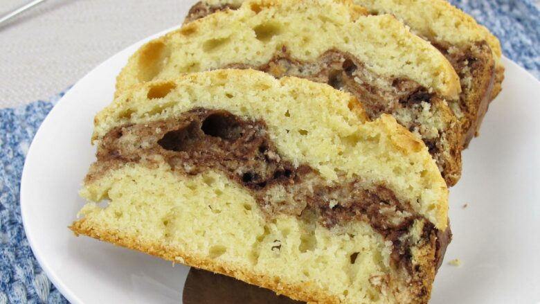 cake marbre aux deux tapenades et piment despelette sakari
