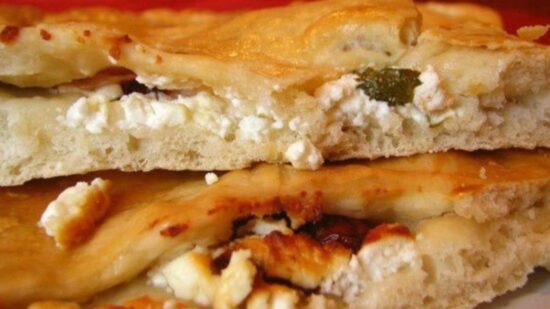 focaccia a la feta aux tomates sechees sakari et a la coriandre