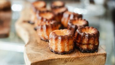 canneles au foie gras et magret de canard seche
