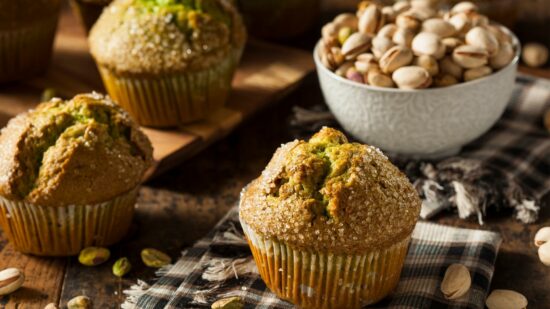 muffins aux pistaches et a la confiture de cerises noires laurent petricorena