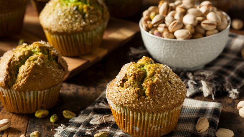 muffins aux pistaches et a la confiture de cerises noires laurent petricorena