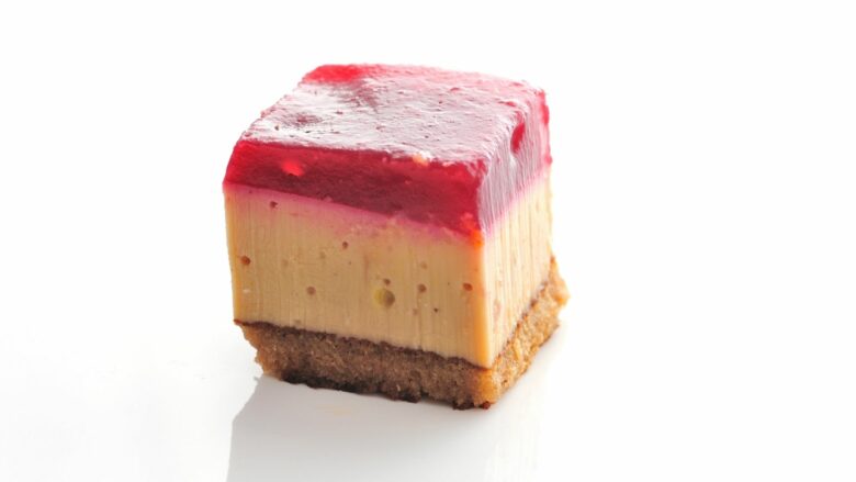 mises en bouches bicolores avec le special toast de la maison petricorena