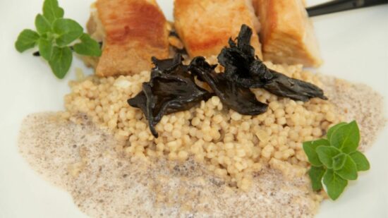 kouskous grec aux champignons et confit de porc manex