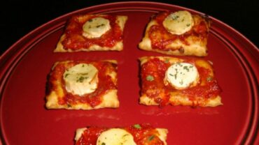 toasts feuilletes a la confiture de piment doux et chevre