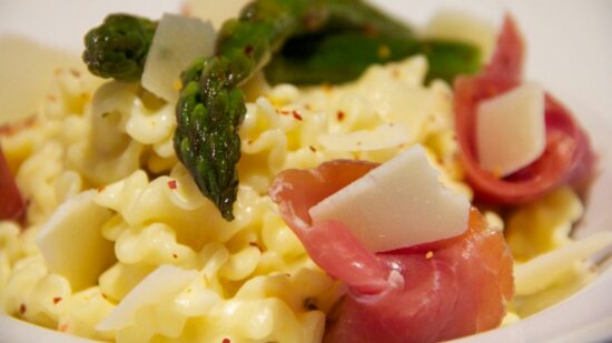 pates au mascarpone jambon de bayonne et asperges vertes