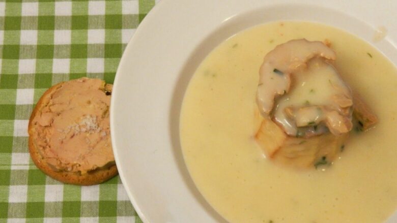 veloute de panais au foie gras et gelee de piment doux du pays basque