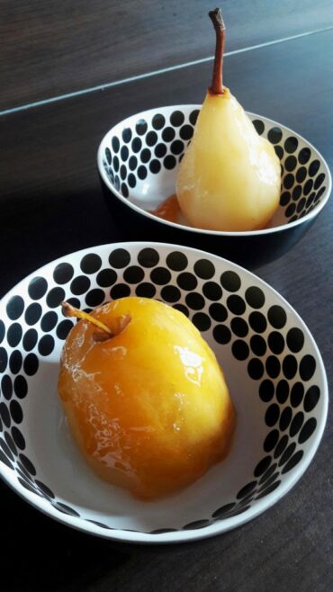 Fruits pochés à la gelée de piments doux du Pays basque Sakari 576x1024 1