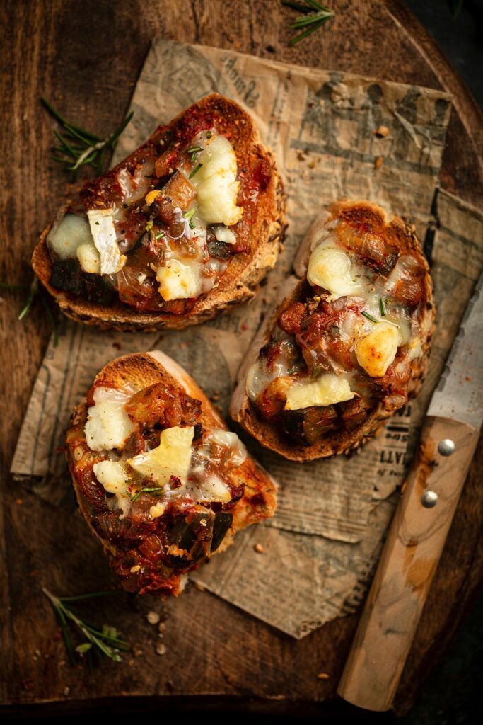 Bruschettas légumes tomate et fromage de chèvre