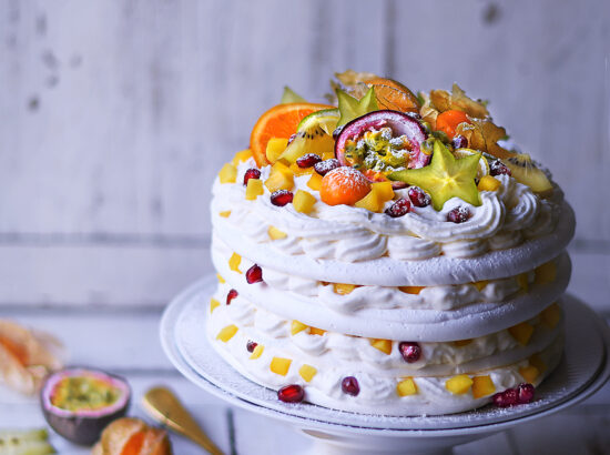 Pavlova aux fruits exotiques et chantilly au yuzu.jpg 2