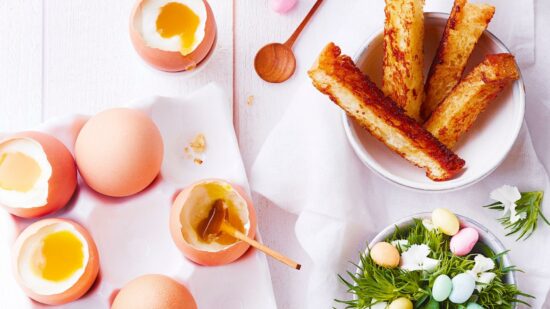 oeufs surprises et leurs mouillettes dessert paques